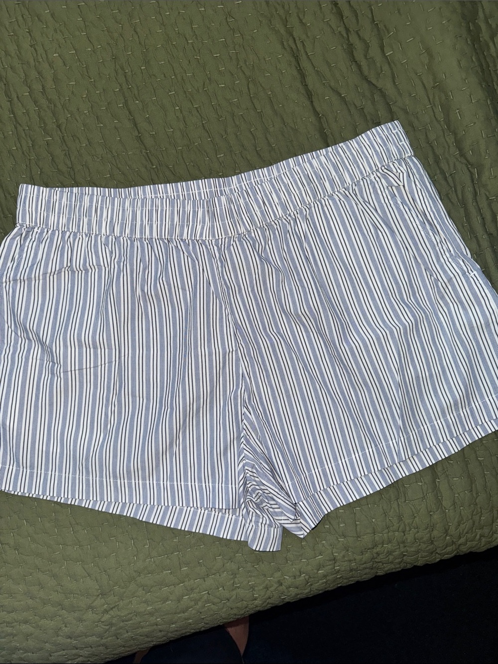 Universal Thread XL Women’s Striped Elastic-Waist Athletic Shorts - Blue & White